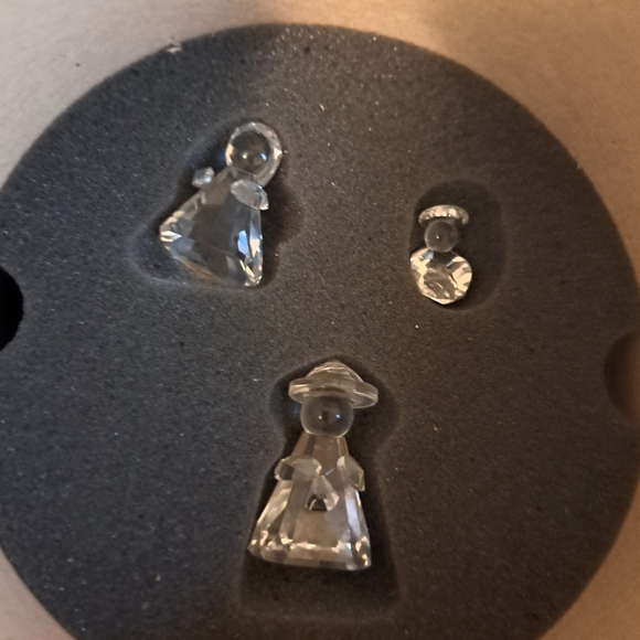 Swarovski Nativity Holy Family with arch pristine in box with C0A - Picture 3 of 9